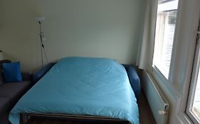 Houseboat In The Center, 5 Min Walk To Tropical Museum, Free Wifi!